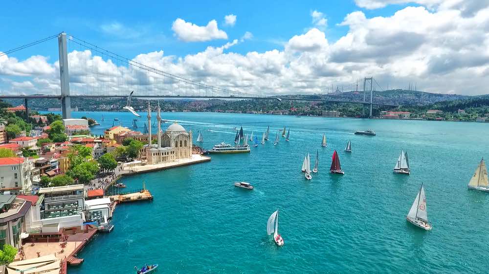 Uitzicht over de Bosporus Rivier